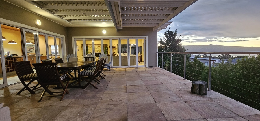 5 Bedroom Property for Sale in Middedorp Western Cape